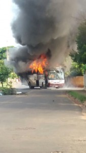 Ônibus queimado